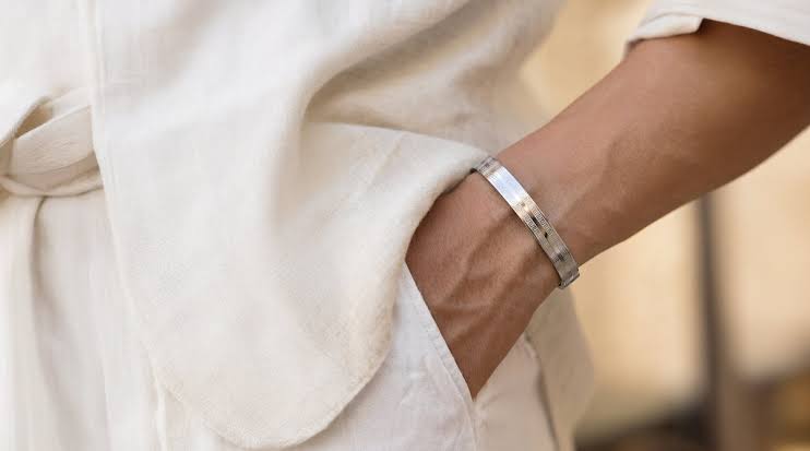 Silver Kada for Men Benefits and Readymade Nauvari Saree Style Guide